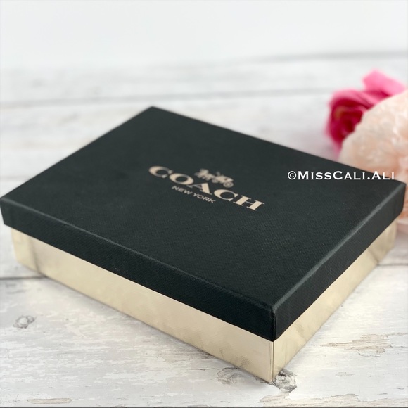 NWT COACH Boxed Corner Zip Wristlet Signature Bag - Picture 9 of 14